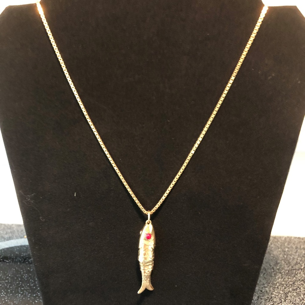 18k 750 Italy Box Chain & Fish Pendnant - Picture 1 of 8